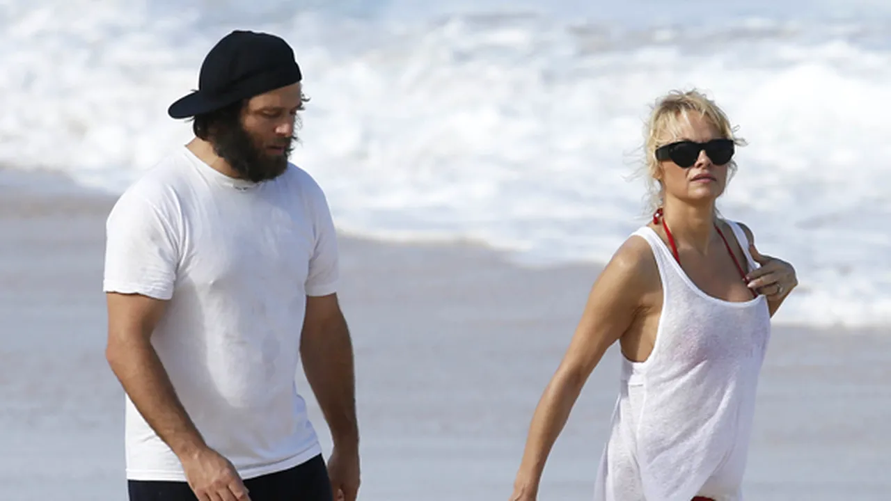 Pamela Anderson a obţinut un ordin de restricţie împotriva soţului ei