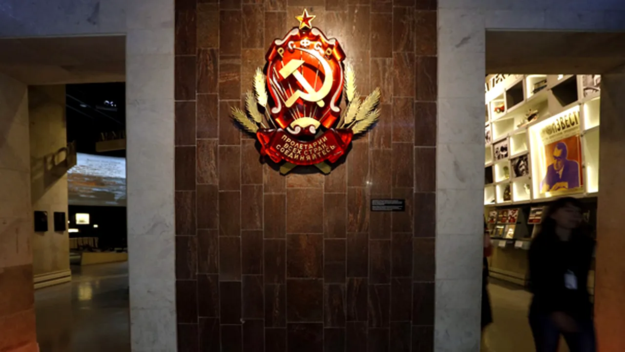 Eroi sovietici, într-o expoziţie la Sankt Petersburg - GALERIE FOTO