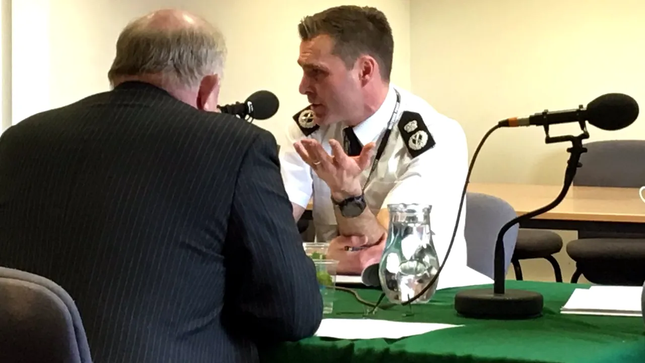 Două persoane, în stare gravă după contactul cu o substanţă toxică, în Marea Britanie 