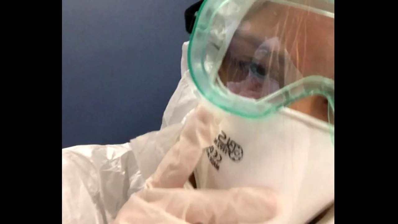 Fiica primarului Devei, infectată cu noul coronavirus, şi-a făcut selfie în izoletă: „Şi-a făcut şi un selfie în ambulanţă, făcând semnul victoriei, draga de ea”