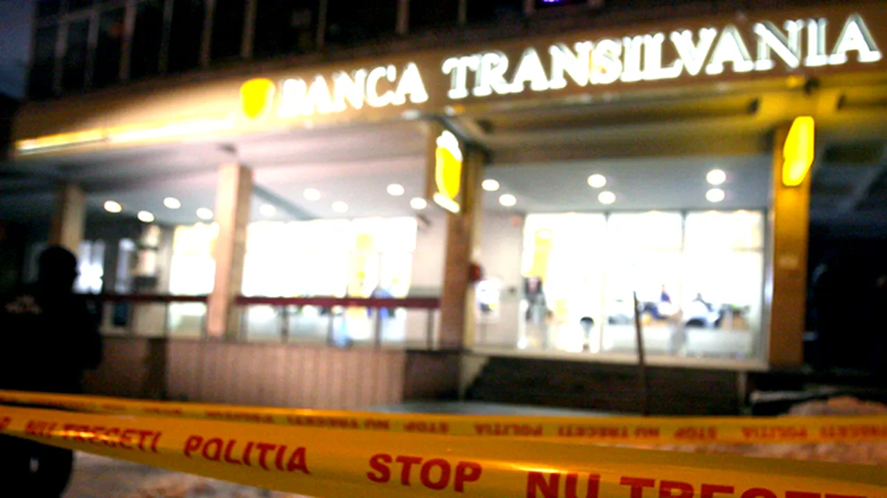 Cei doi tineri acuzaţi de jaful de la Banca Transilvania Cluj, condamnaţi la trei ani de închisoare, s-au predat la IPJ Cluj