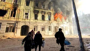 Războiul din Ucraina, în a 65-a zi. Rusia lansează rachete de pe submarine. Atacul a venit din Marea Neagră. Un depozit de petrol a luat foc în Doneţk. Peste 600 de persoane rănite în urma bombardamentului din Mariupol. Statele Unite au început să antreneze forţele armate ucrainene