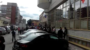 PROTEST MASIV la Finanţe şi în vămi, din cauza proiectului salarizării unitare. Ministerul Muncii: SALARIILE personalului de conducere din Finanţe sunt FOARTE MARI