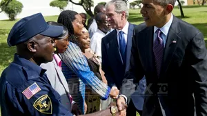 Barack Obama şi George W. Bush au adus omagii în Tanzania victimelor atentatului din 1998