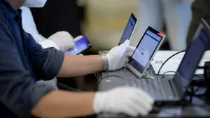 Precizări de la STS: Corona-Forms, aplicaţia de monitorizare a bolnavilor de Covid-19, nu va localiza persoane. Cine o utilizează