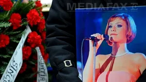 Mălina Olinescu a fost înmormântată vineri, pe acordurile melodiei 