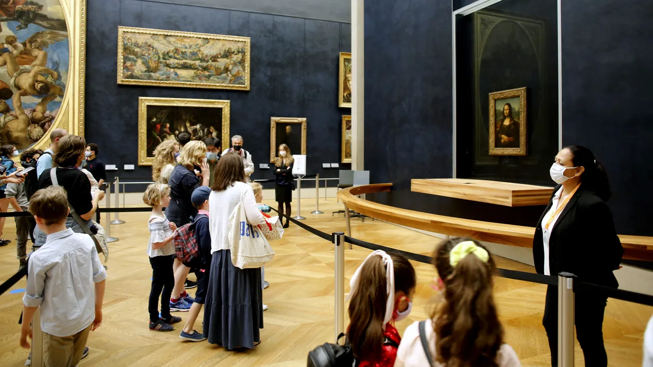 Muzeul Luvru se redeschide după 16 săptămâni cu lacătul pus. Mona Lisa poate fi admirată doar cu programare