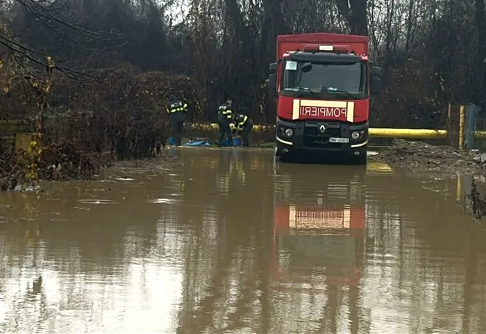 NEWS ALERT Criză în Argeș din cauza ploilor. Autoritățile au închis un baraj, pompierii din județe vecine au sărit în ajutorul colegilor lor