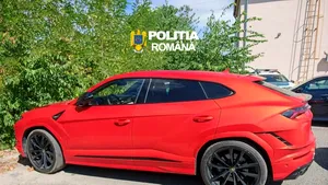 Mașină de sute de mii de euro, căutată în Cehia, găsită la Arad. Cine se afla la volan