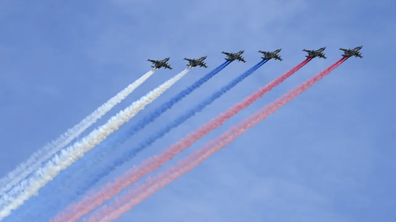 Formaţie aeriană în forma literei „Z”, la parada de Ziua Victoriei. Avionul Apocalipsei, arătat