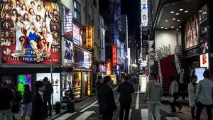 Autorităţile plătesc cluburile de noapte şi barurile din Tokyo pentru a se închide