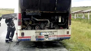 Un autocar cu 45 de călători la bord a luat foc în mers pe centura ocolitoare a oraşului Cluj-Napoca