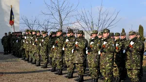 Mărirea vârstei până la care soldaţii şi gradaţii pot fi menţinuţi în activitate, votată pe articole