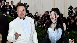 Elon Musk şi cântăreaţa Grimes s-au despărţit după trei ani de căsnicie