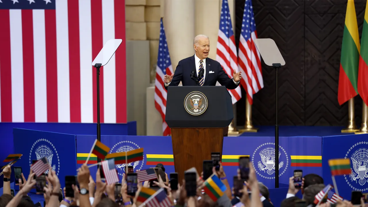 Biden anunţă menţinerea susţinerii pentru Ucraina / 