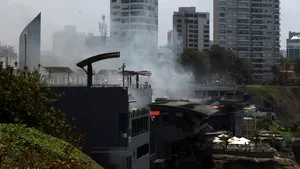 Cel puţin patru morţi într-un incendiu produs într-un mall din Peru - FOTO/VIDEO