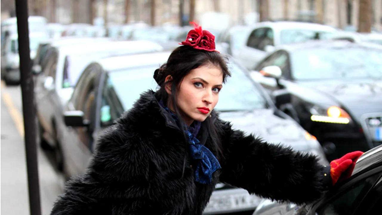 Filmări cu peripeţii la Paris, pentru fetele din 