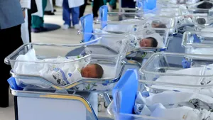 Japonia elimină obligaţia de a indica fostul soţ ca posibil tată al copiilor

