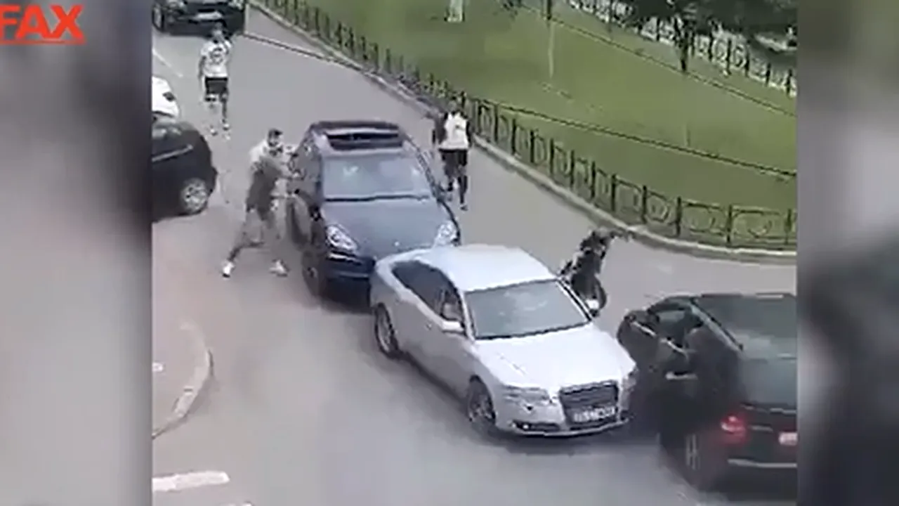 Unul dintre bărbaţii căutaţi de Poliţie, în cazul scenelor de luptă de pe o stradă din Craiova, s-a predat
