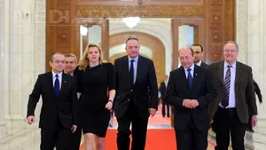 Liderii de organizaţii PDL ar putea avea o întâlnire cu Băsescu duminică. Preşedintele vrea să afle cine este preferatul organizaţiilor judeţene: Blaga sau Boc