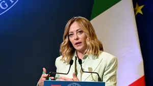 Giorgia Meloni îl felicită pe Nicușor Dan pentru victoria la alegerile prezidențiale