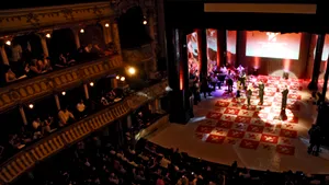 Peste o sută de artişti protestează la Cluj