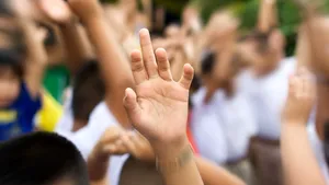 Produse expirate, în cadourile oferite copiilor, de 1 iunie, de o primărie din Prahova