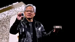Aflat în vizită la Beijing, șeful Nvidia laudă inteligența artificială chineză