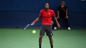 Monfils, accidentat, s-a retras din confruntarea cu Djokovic de la Paris. Sârbul a trecut în sferturile de finală