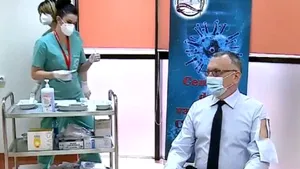 Sorin Cîmpeanu, despre cămaşa folosită la vaccinare: Este folosită de insulino-dependenţi