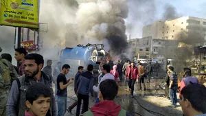 Cel puţin 18 morţi în urma exploziei unei maşini-capcană în nordul Siriei. VIDEO