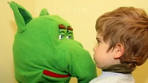 Probo, roboţelul verde cu trompă, ajutorul psihologilor în tratarea copiilor cu autism