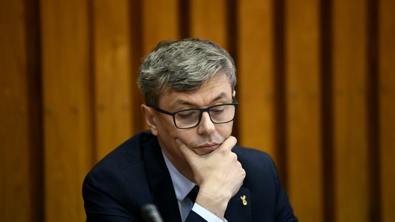 Virgil Popescu acuză: România a devenit importator net de energie electrică din cauza OUG 114 