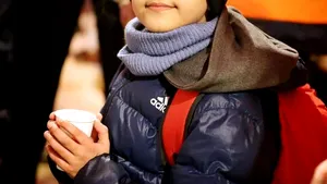 Curaj de copil. Un băiat în vârstă de 11 ani din Zaporojie a plecat singur către Slovacia, doar cu un paşaport, o plasă de plastic şi un număr de telefon scris pe mână
