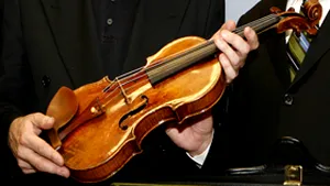 Vioara recuperată de la Mădălin Voicu va fi cedată unui violonist, pe 7 septembrie