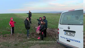 Şase irakieni au fost prinşi de Garda de Coastă în timp ce încercau să intre ilegal în ţară - FOTO/VIDEO