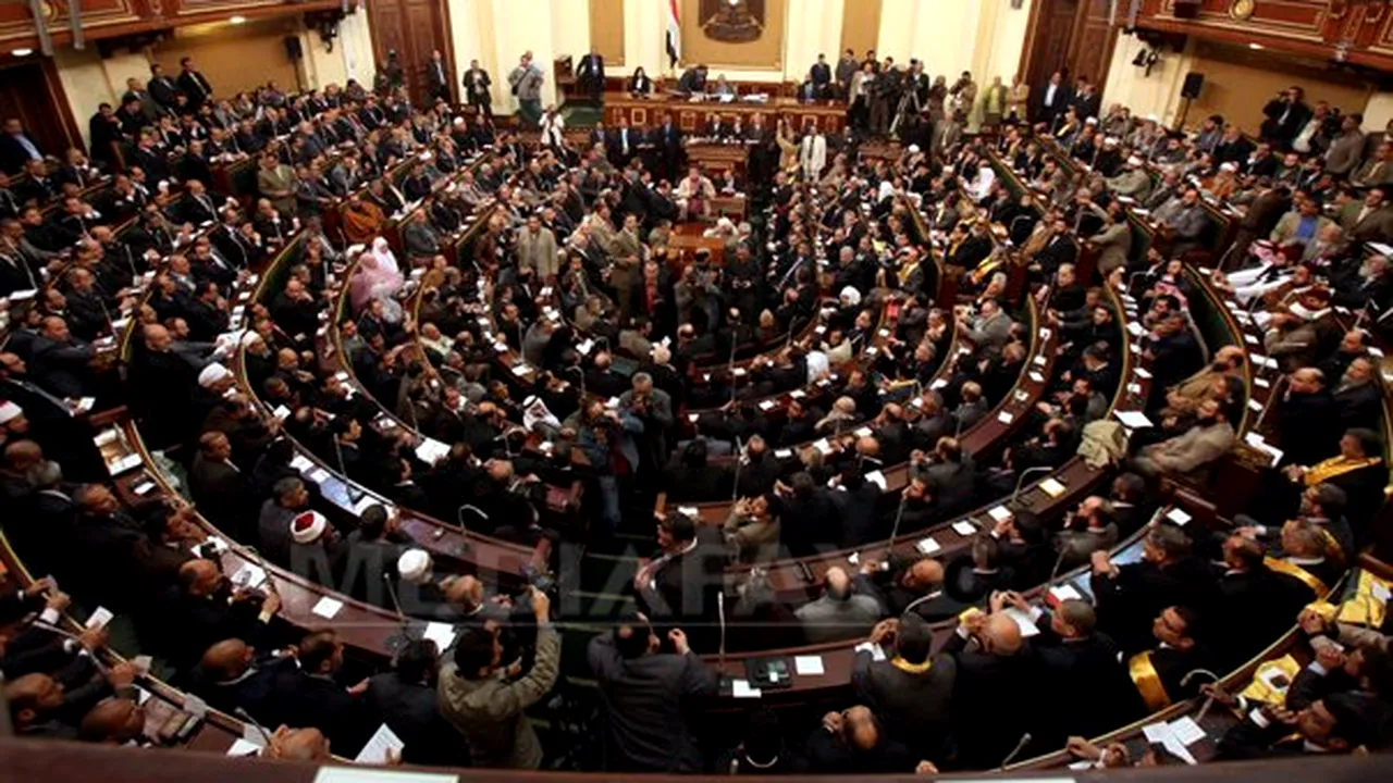 Guvernarea militară din Egipt îşi atribuie formal puterea legislativă până la noi alegeri