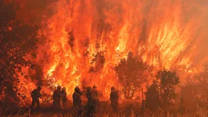 Pompierii spanioli sunt în alertă după ce un incendiu uriaş a fost domolit VIDEO