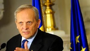 Stolojan: Există un deficit de democraţie în alegerea conducerii PDL