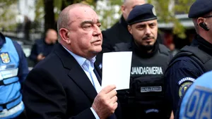 Gigi Nețoiu a venit cu taraful să își depună candidatura la Primăria București