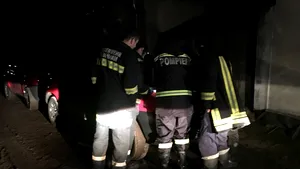 EVACUAŢI din calea apelor: Se fac eforturi „supraomeneşti” pentru ca digul din Căpeni să nu cedeze. Autorităţile au evacuat peste 300 de oameni/ Ministrul Apelor: O să facem o evaluare ca pe viitor să evităm astfel de situaţii