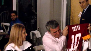 Francesco Totti i-a dăruit lui Hagi două tricouri cu ocazia împlinirii a 50 de ani