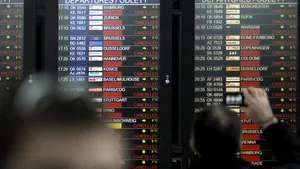 Mai multe ţări europene anunţă prelungirea restricţiilor de transport aerian