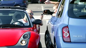 Soluţionarea amiabilă a accidentelor uşoare scapă şoferii de amenzi