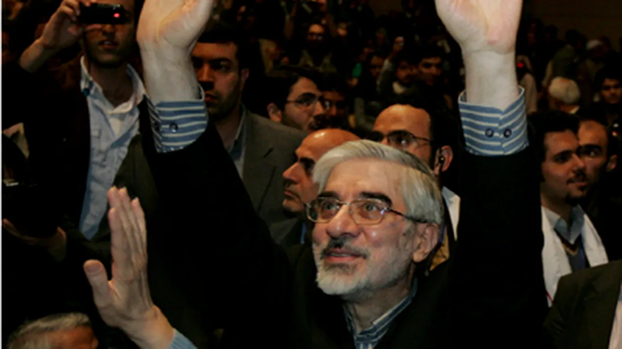 Mii de susţinători ai lui Mir Hossein Moussavi manifestează la Teheran - VIDEO