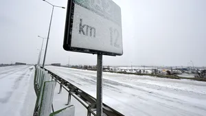 Situaţia actualizată a drumurilor: A2, A4 şi 35 de drumuri naţionale, închise din cauza zăpezii şi a viscolului