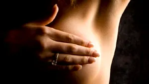 Medic: Peste 7.000 de femei, depistate anual având cancer la sân, 4.000 mor, multe sunt foarte tinere