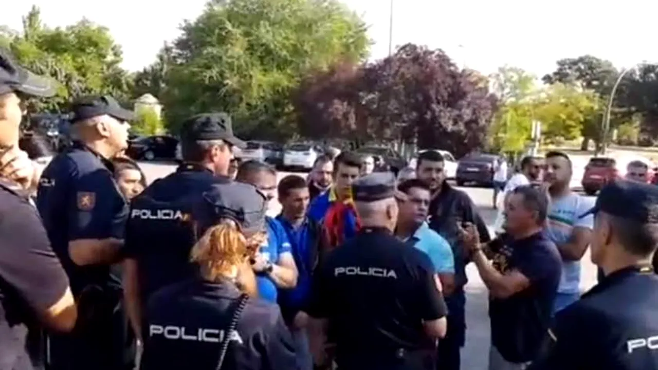 Diaspora din Madrid o aşteaptă pe Viorica Dăncilă protestând | VIDEO