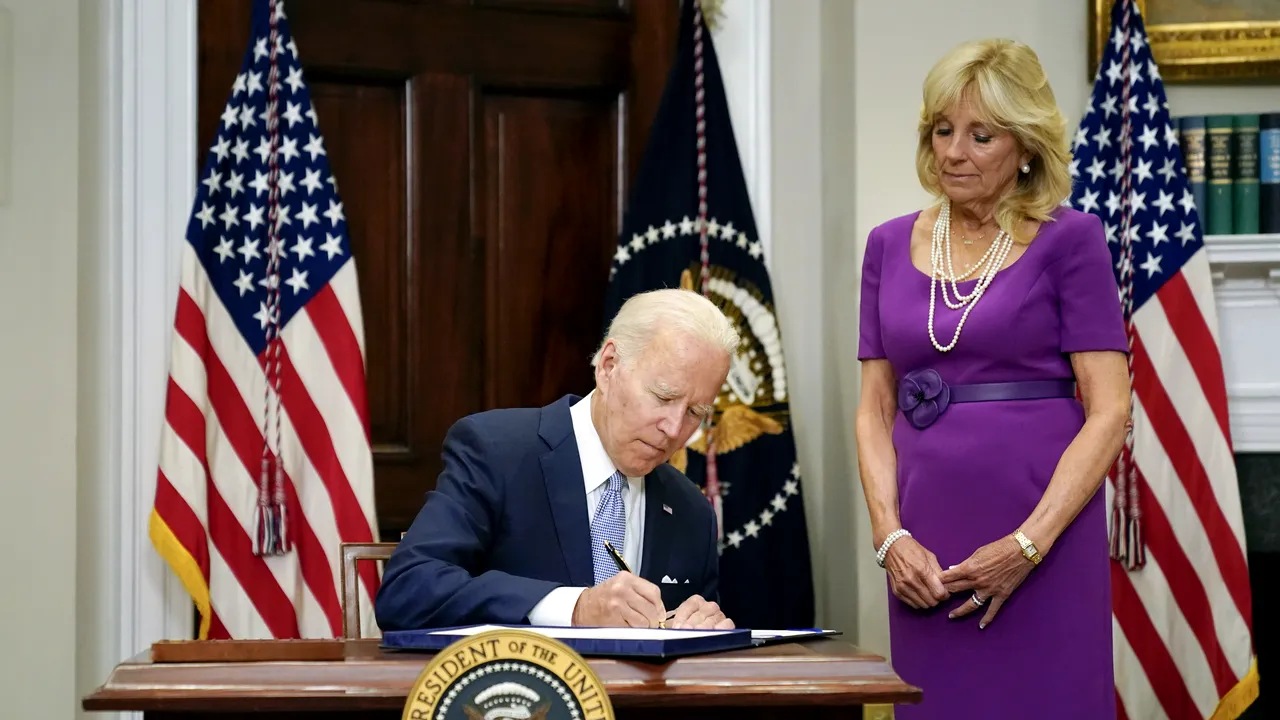 Biden semnează un ordin pentru a contribui la protejarea accesului la avorturi în SUA