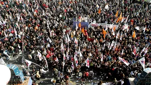 Majoritatea grecilor preferă măsurile de austeritate, în locul intrării ţării în faliment